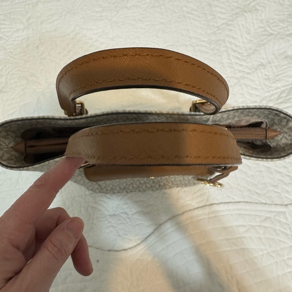 Michael Kors Tan and Cream Signature Tote - Picture 4 of 14